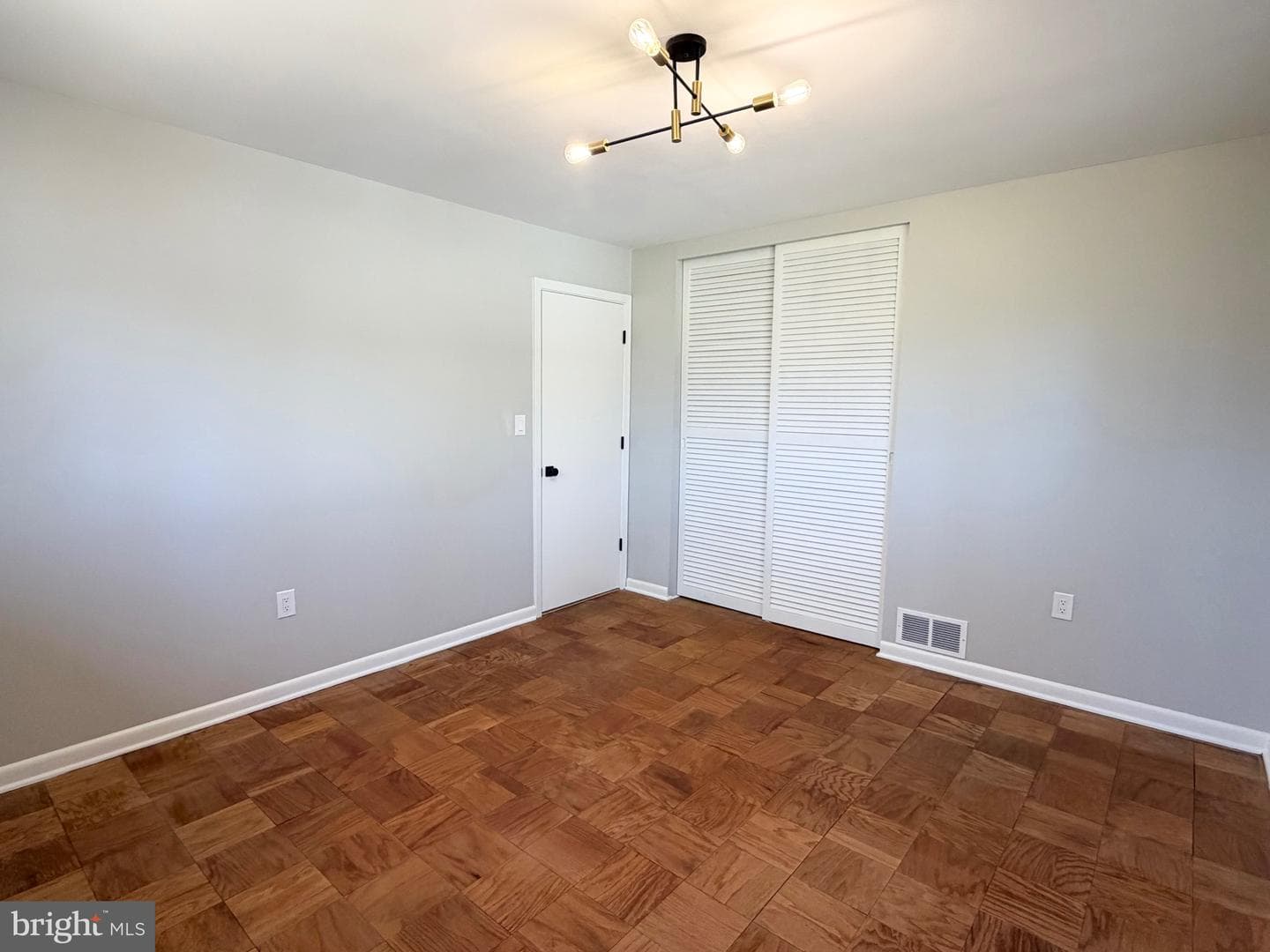 13 Warfield Place photo 20