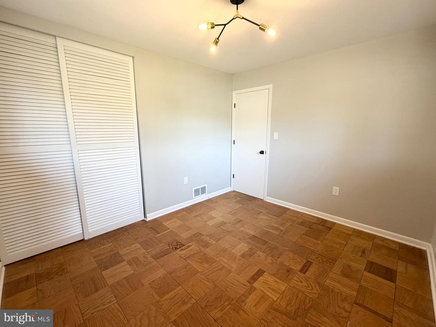 13 Warfield Place photo 22