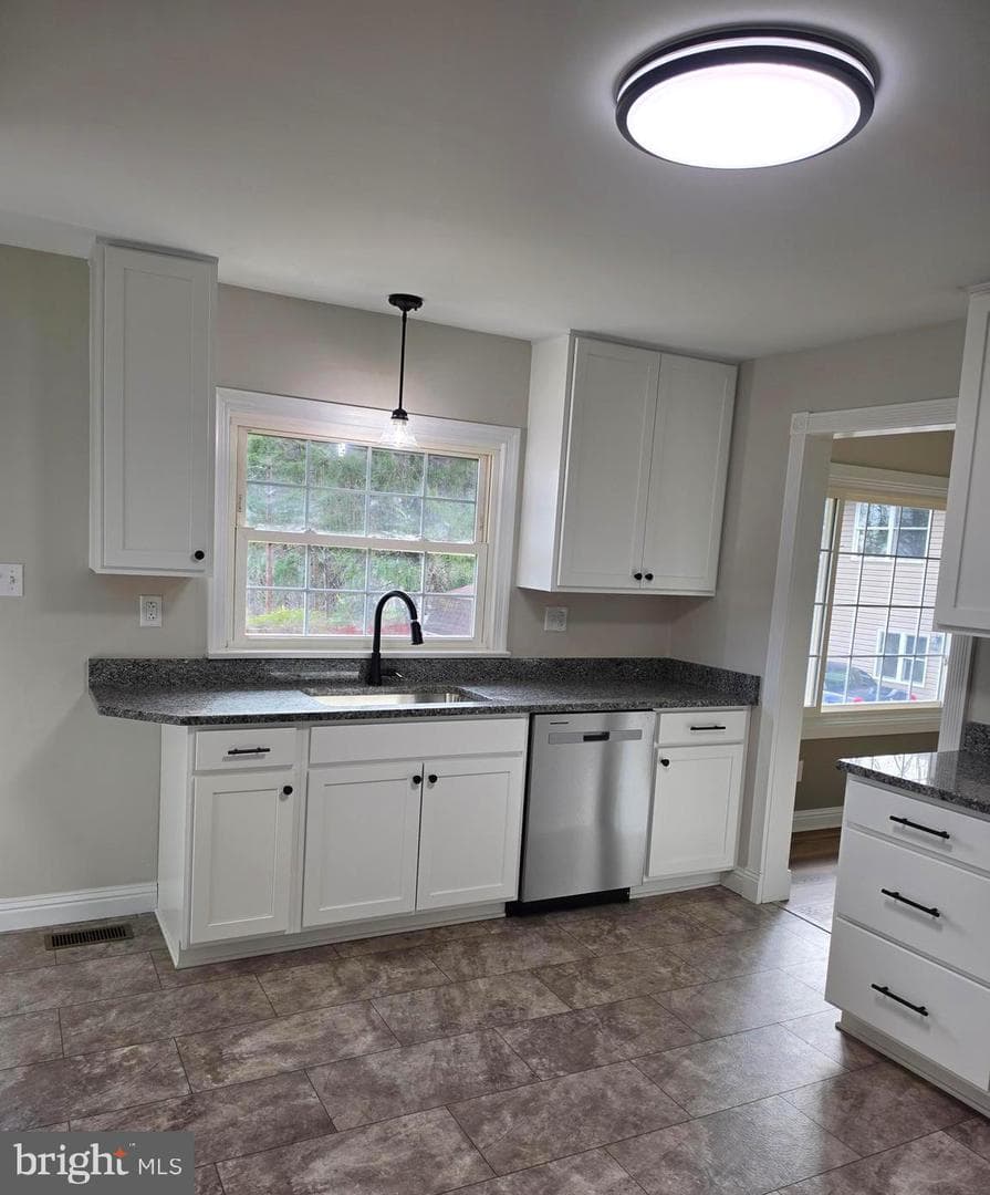 11 Linda Way photo 16