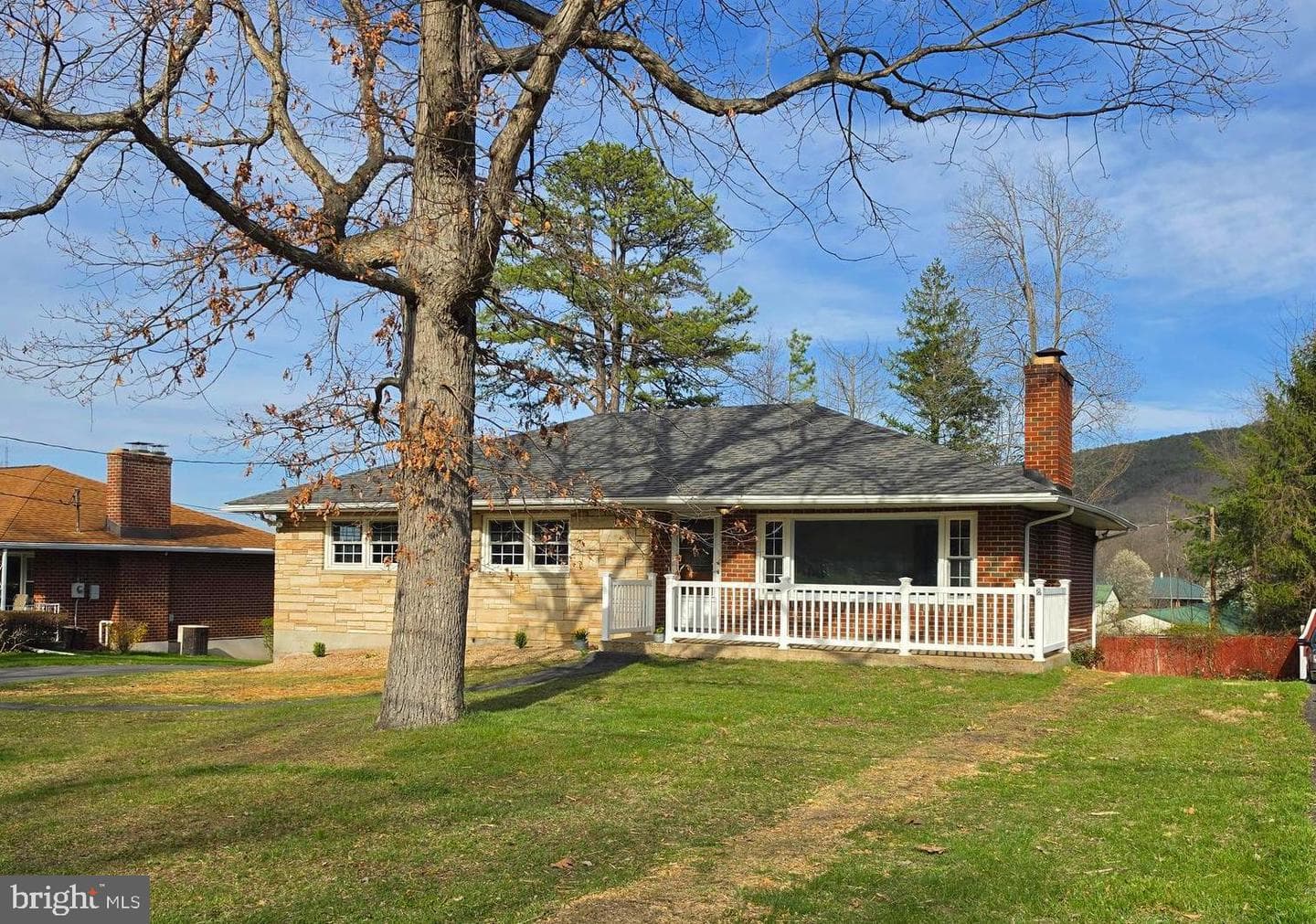 11 Linda Way photo 2