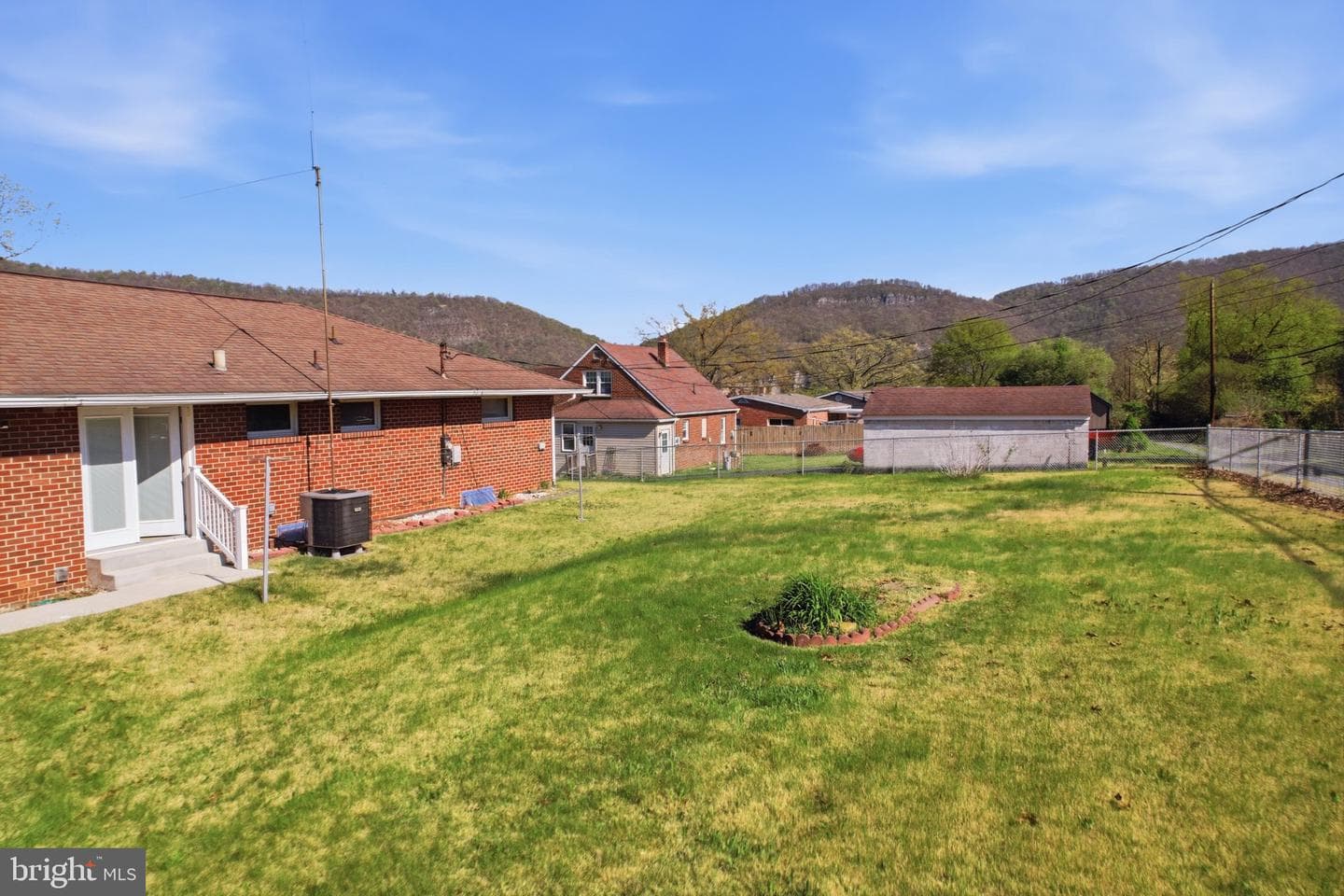 12043 Iris Avenue photo 4