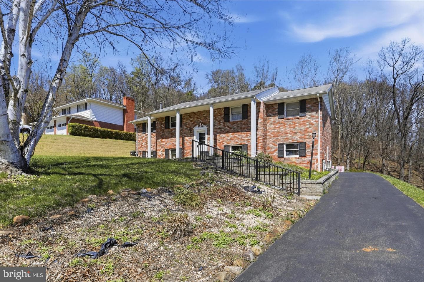 609 Wellington Lane photo 3
