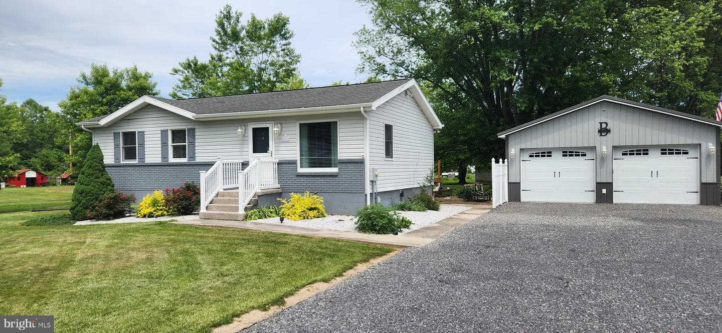 14102 Rowley Street SE photo 2