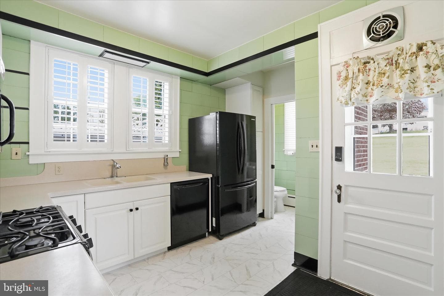 12035 Bedford Road NE photo 16