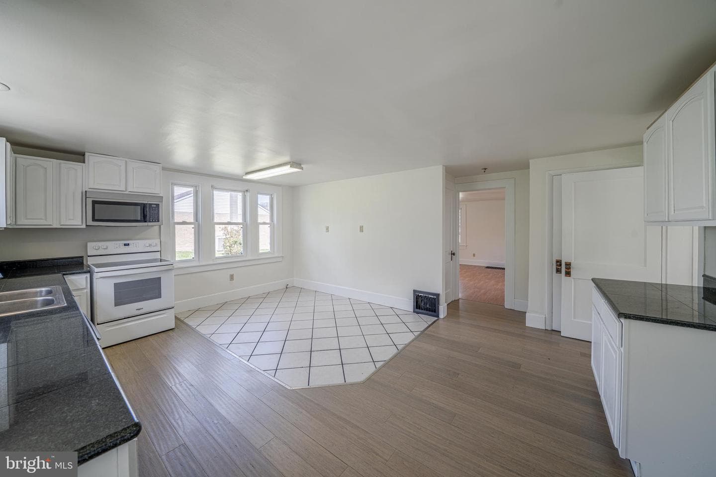 14015 Bedford Road NE photo 10
