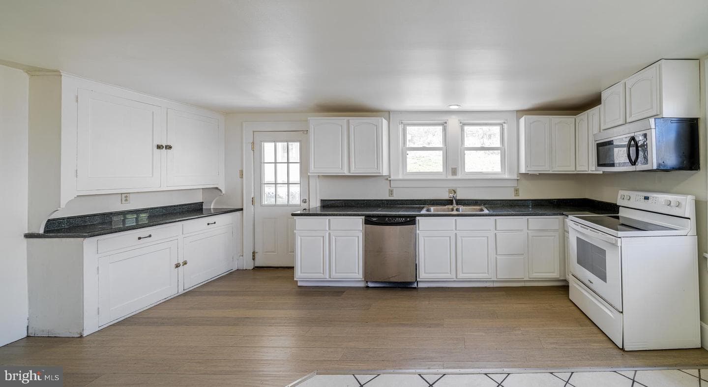 14015 Bedford Road NE photo 13