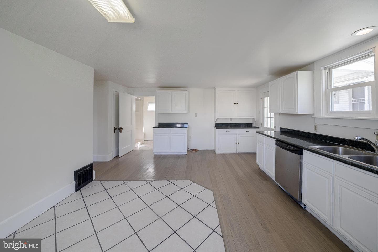14015 Bedford Road NE photo 15