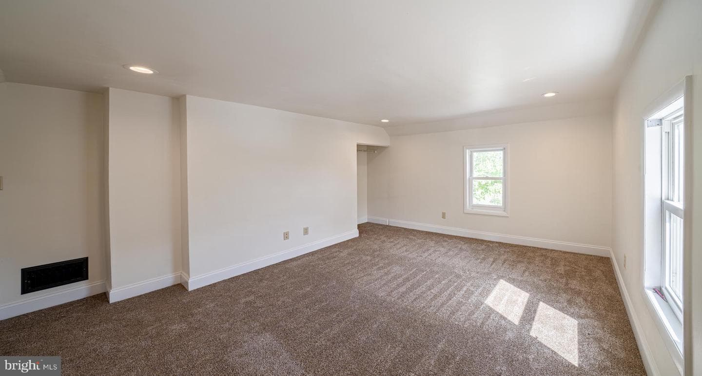 14015 Bedford Road NE photo 36