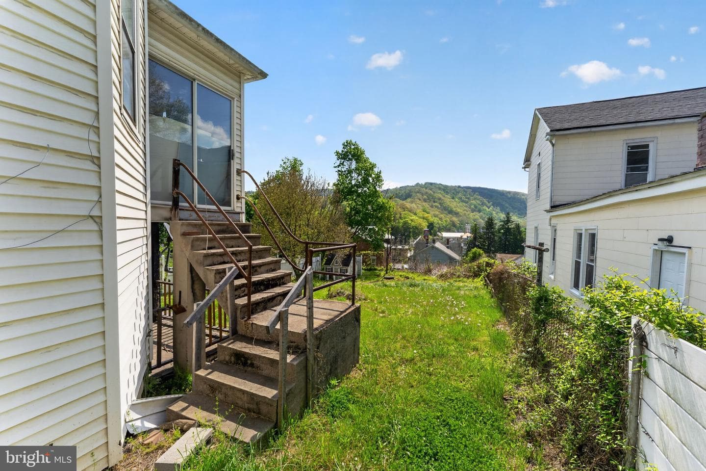 306 Hammond Street photo 30