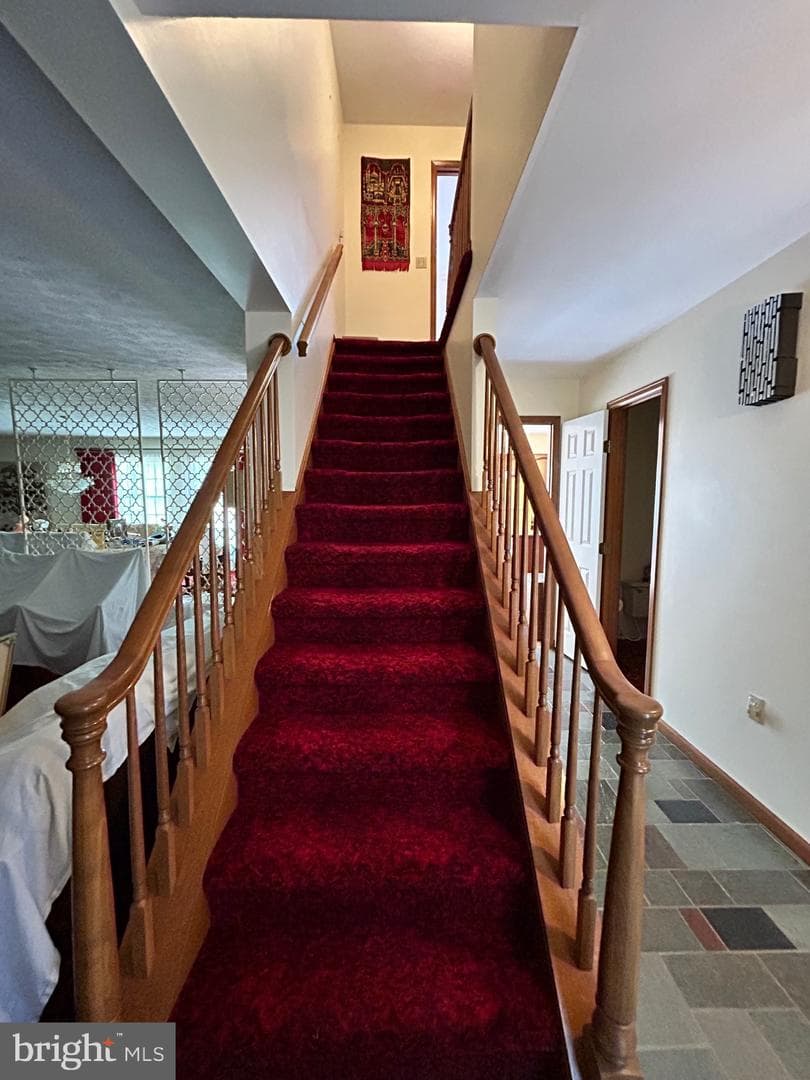 1048 Bishop Walsh Road photo 6