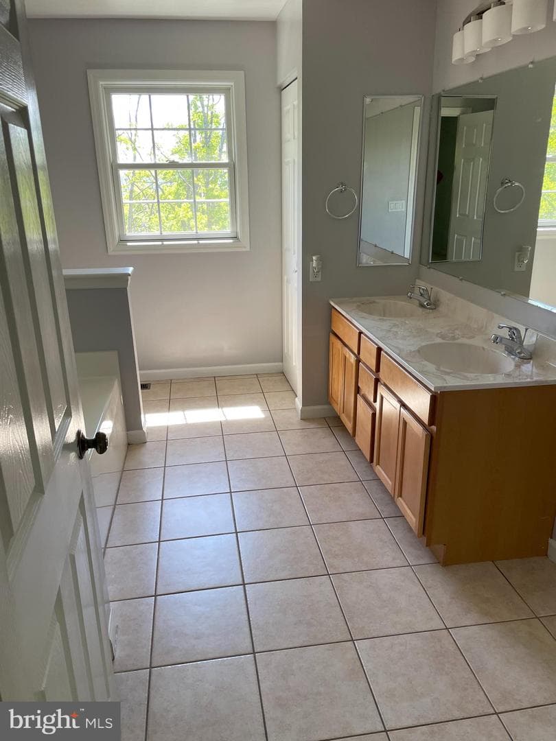 1044 Longwood Avenue photo 19