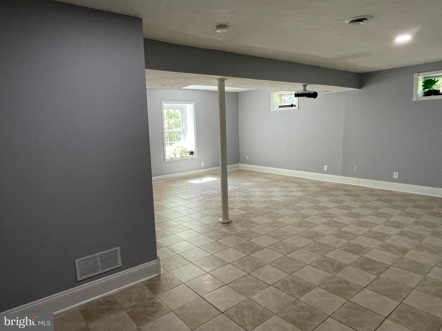 1044 Longwood Avenue photo 59