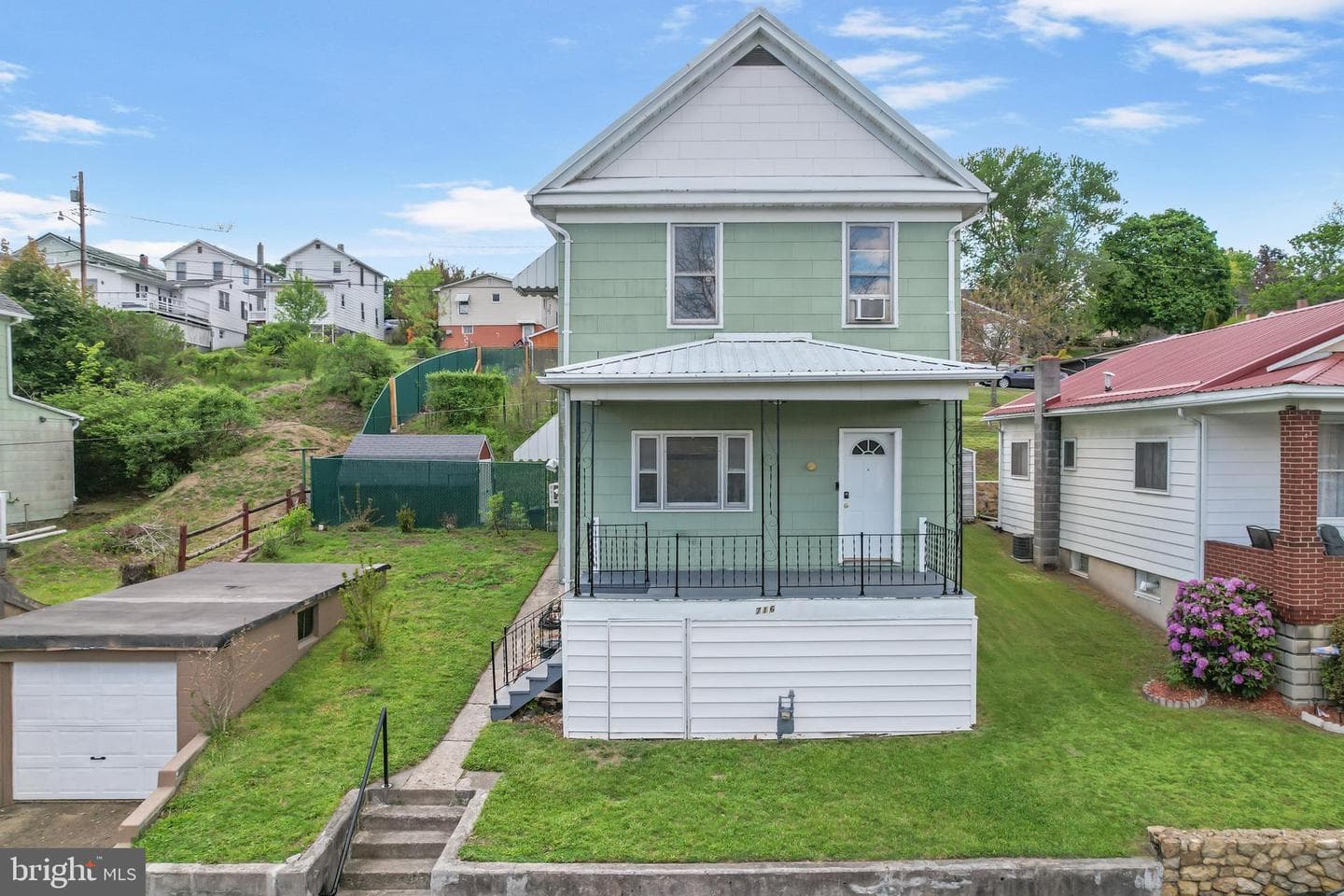 716 Yale Street photo 24