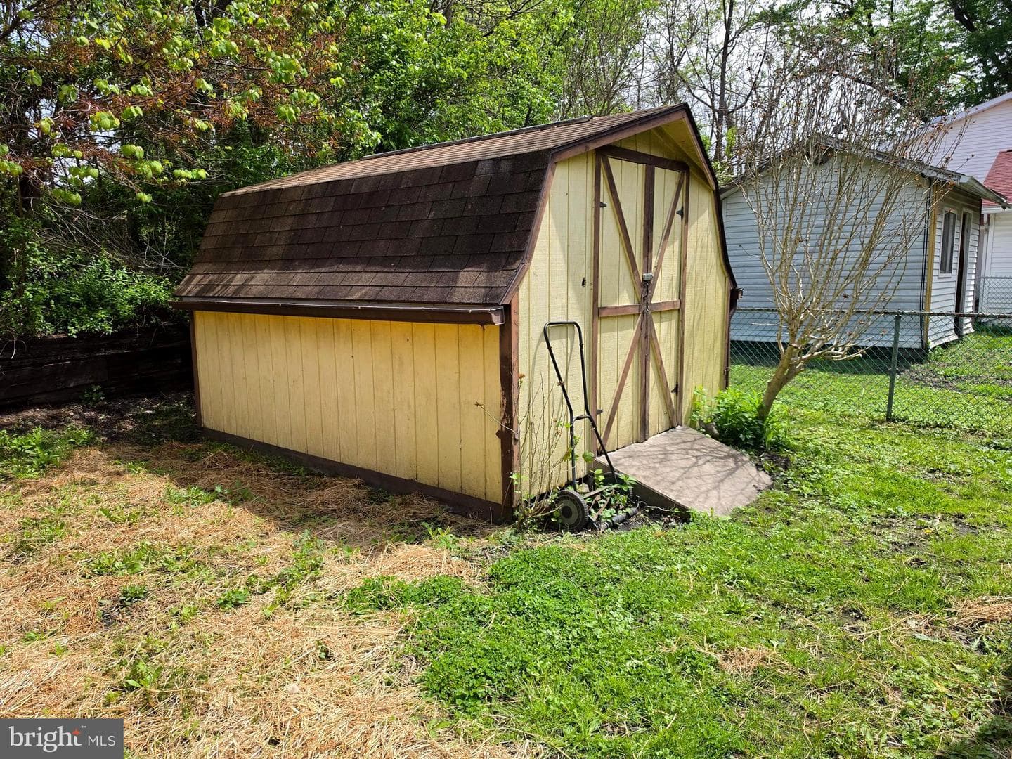 32 E Roberts Street photo 17