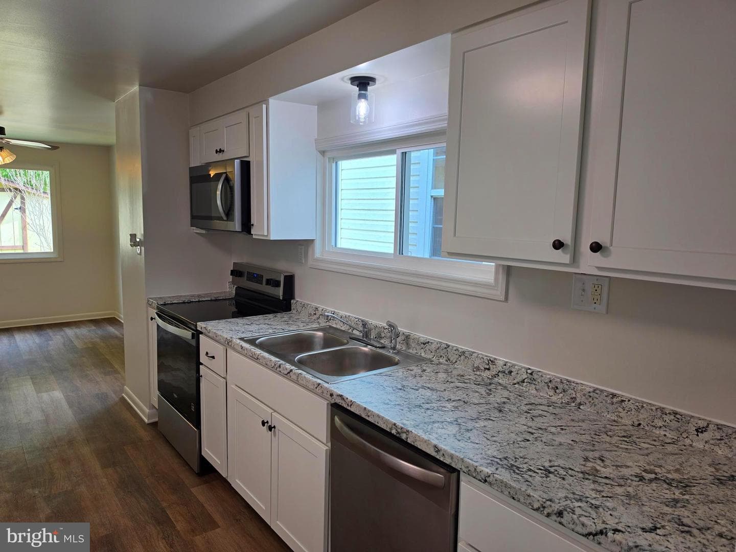 32 E Roberts Street photo 7