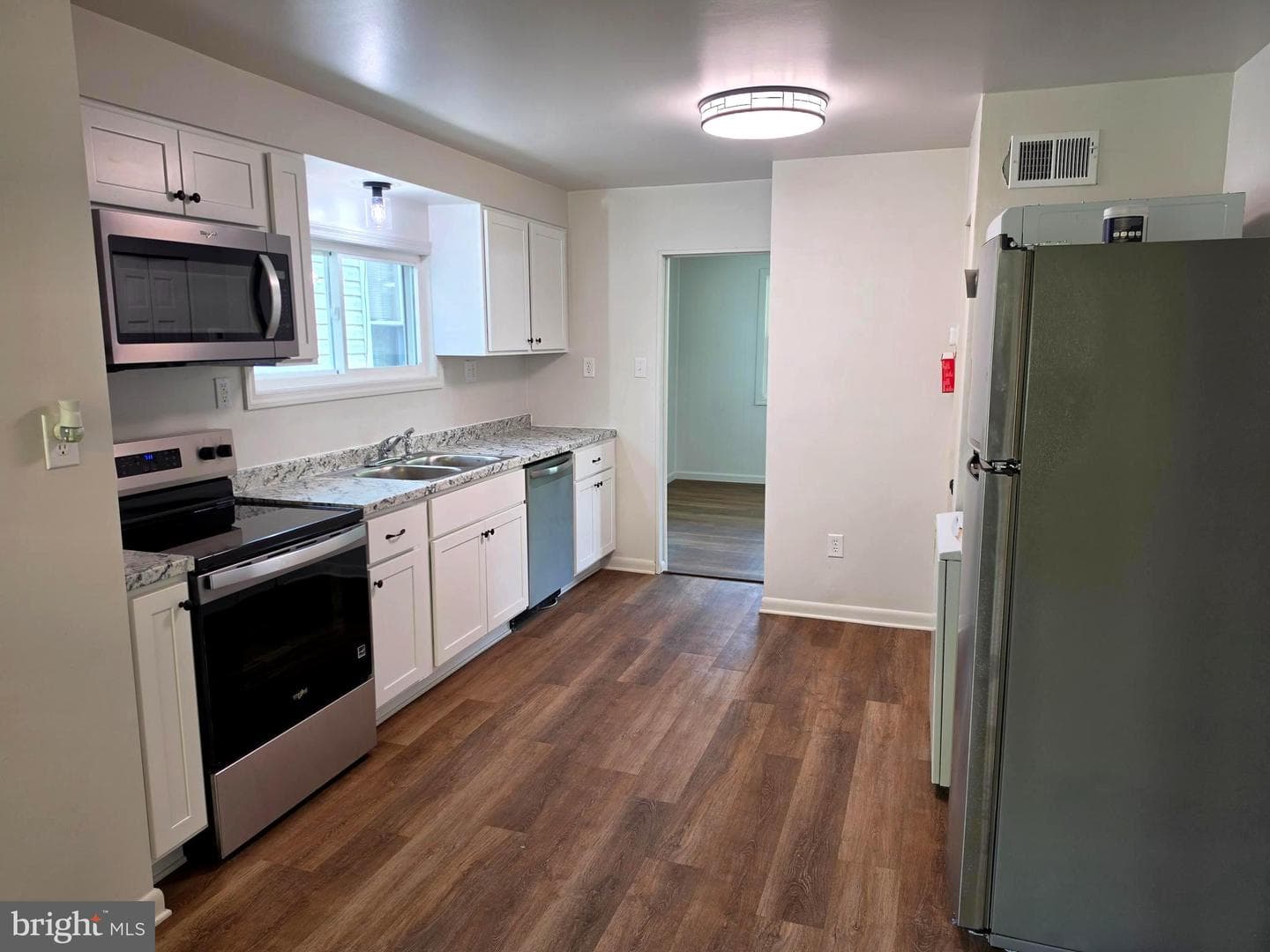 32 E Roberts Street photo 8
