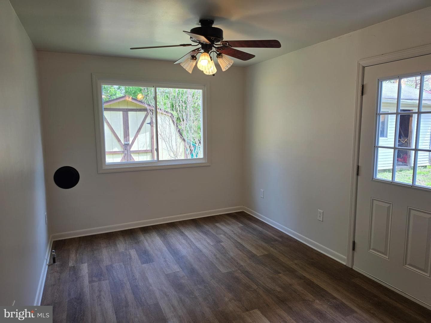 32 E Roberts Street photo 9