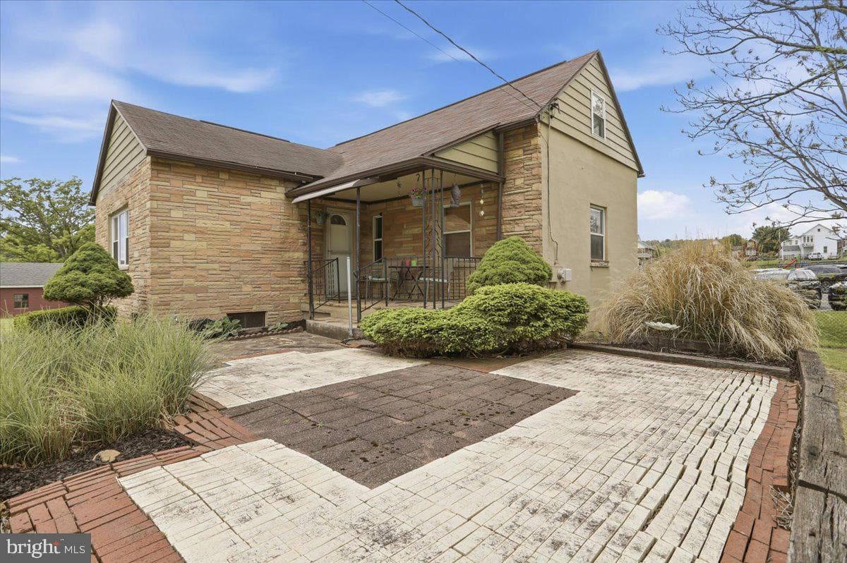 111 Wempe Dr photo 3
