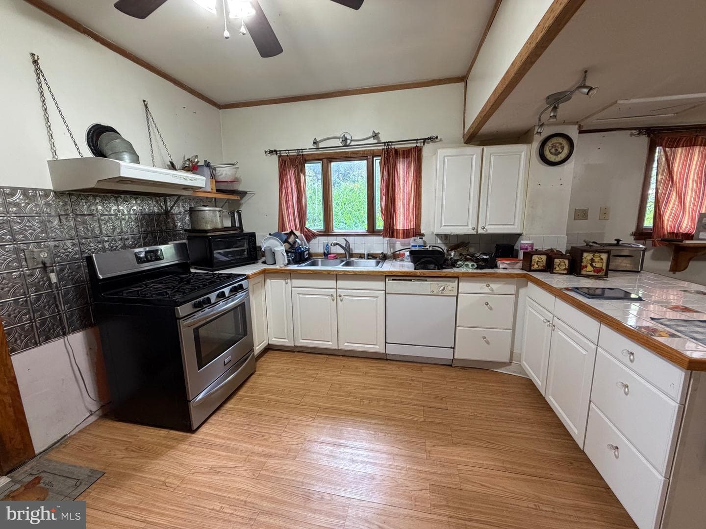 215 Hammond Street photo 25