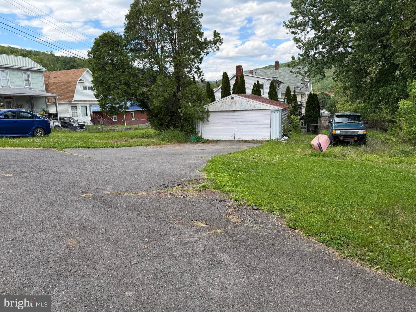215 Hammond Street photo 6