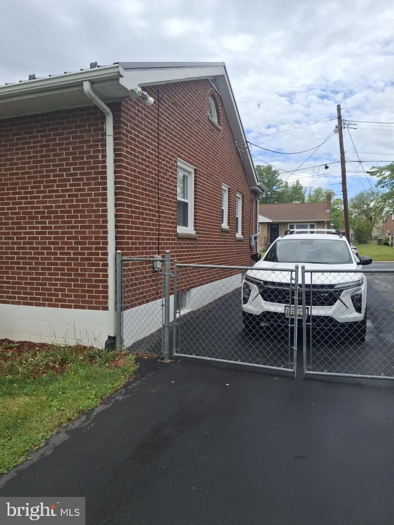 40 Memorial Avenue photo 114