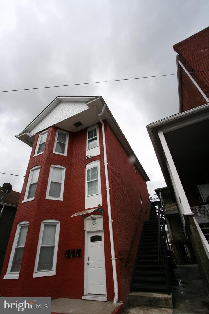 236 Glenn Street photo 110