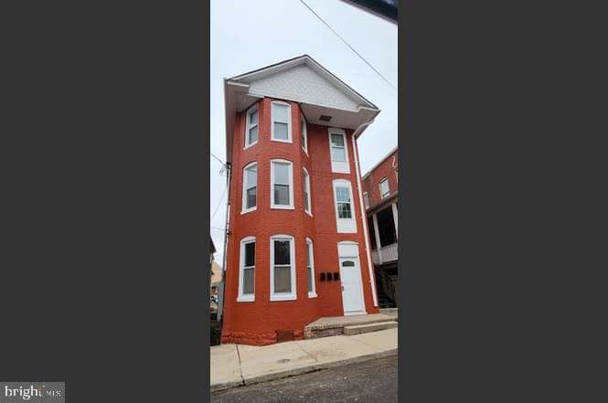 236 Glenn Street photo 3