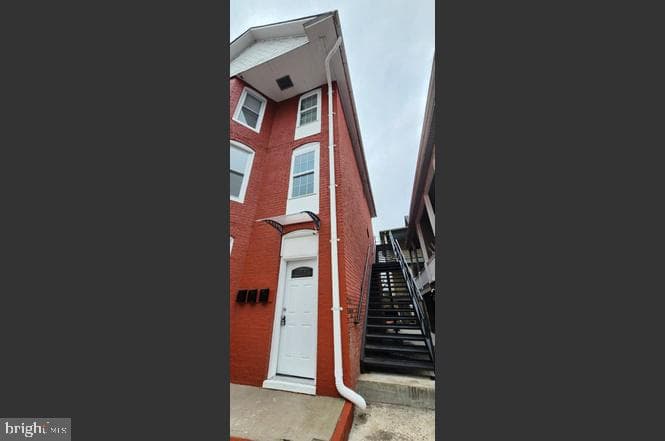 236 Glenn Street photo 4