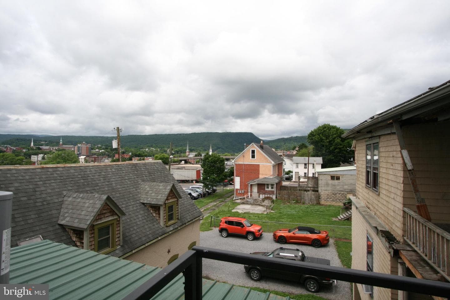 236 Glenn Street photo 5