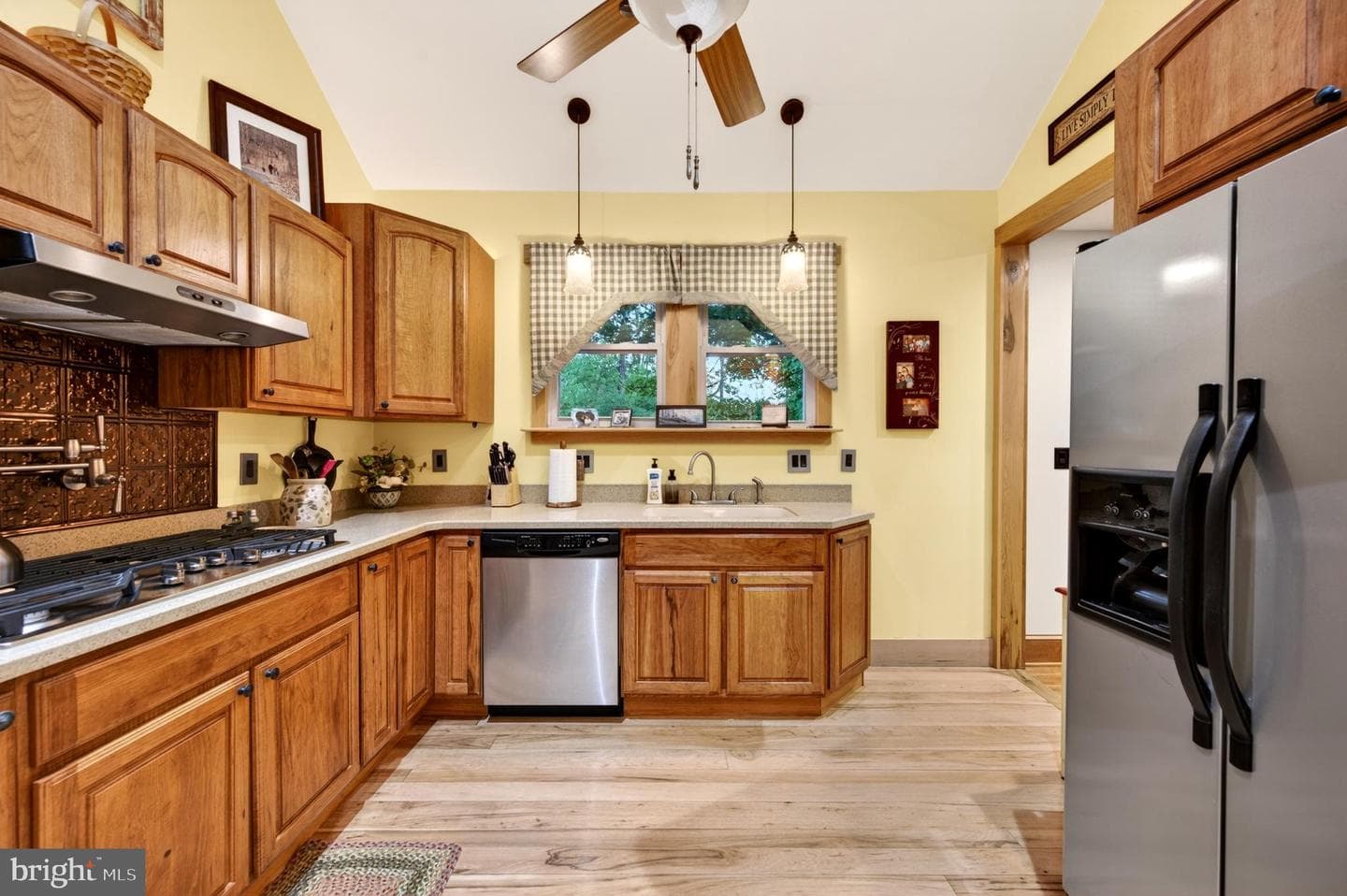 13400 Pleasant Valley Road photo 10