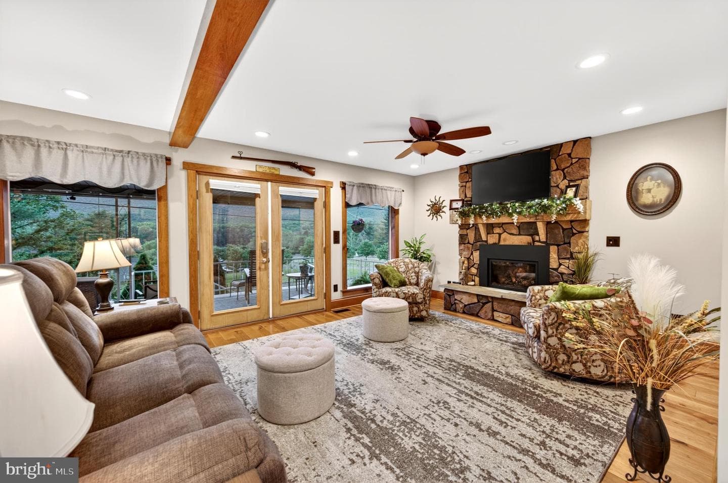 13400 Pleasant Valley Road photo 15