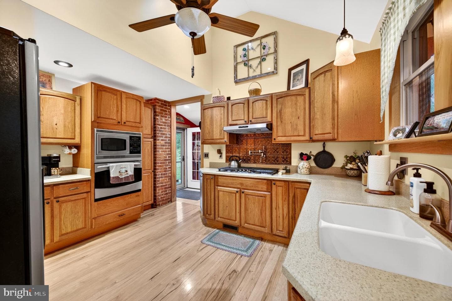 13400 Pleasant Valley Road photo 8