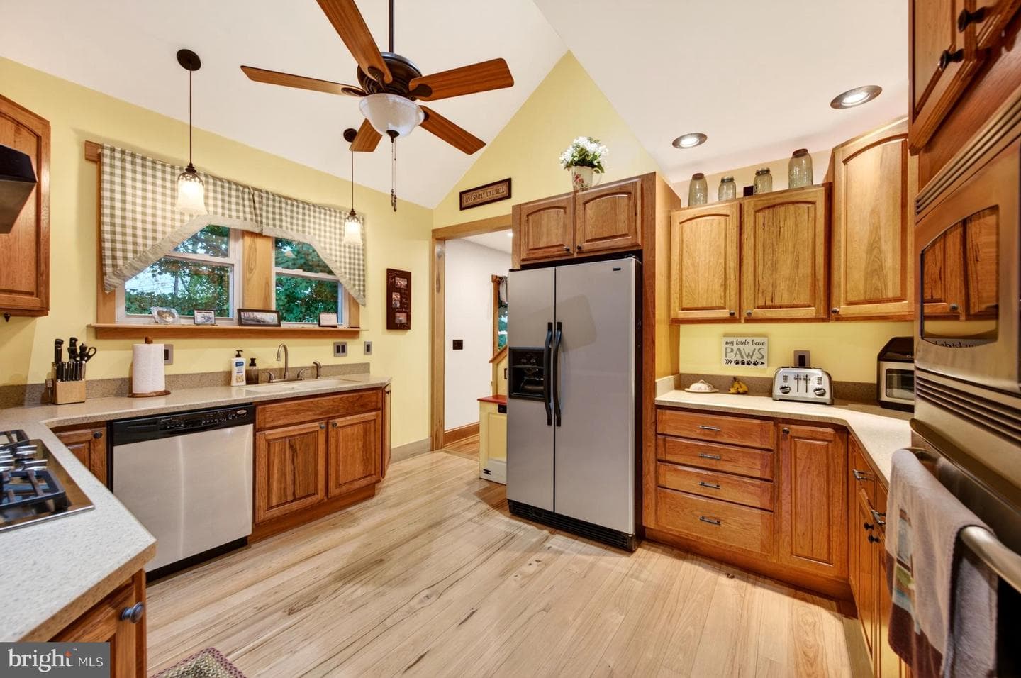 13400 Pleasant Valley Road photo 9