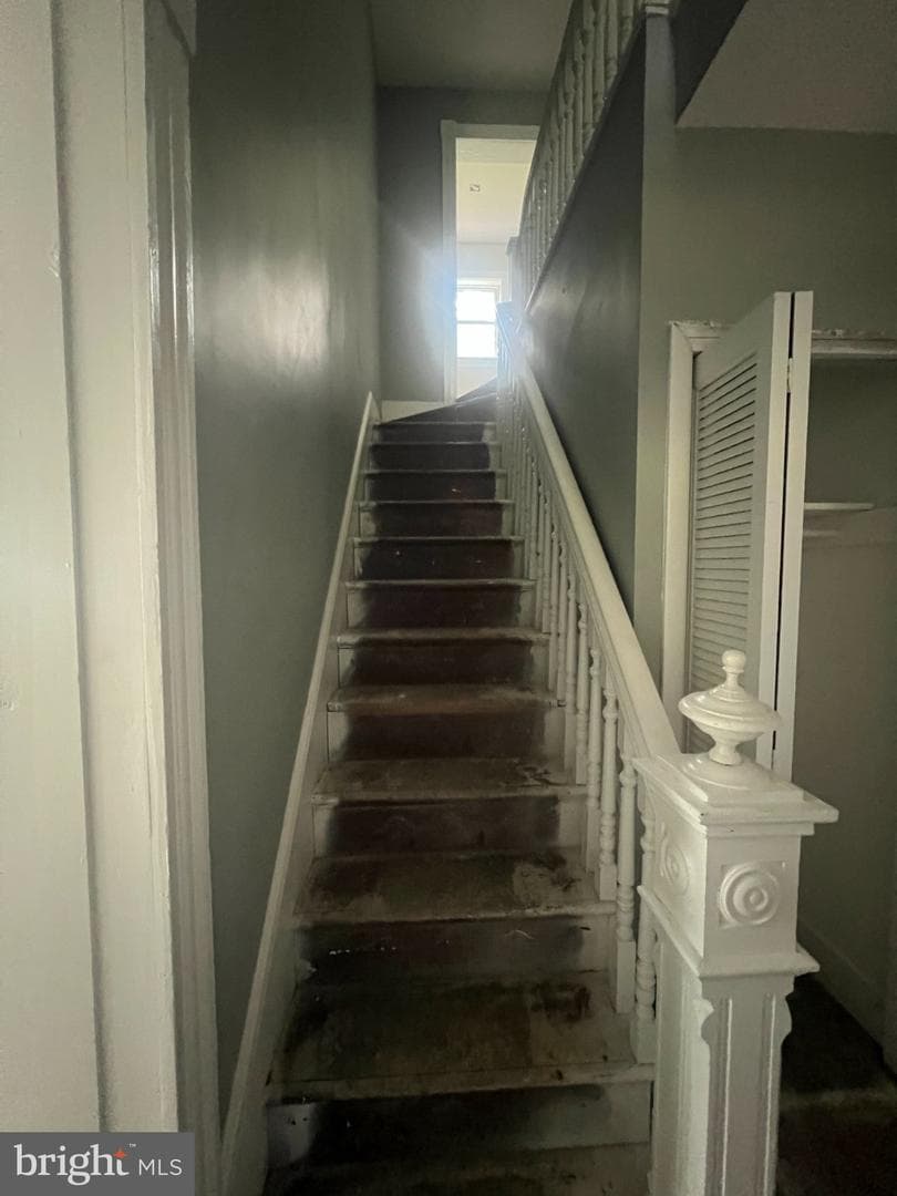 1034 Shades Lane photo 20
