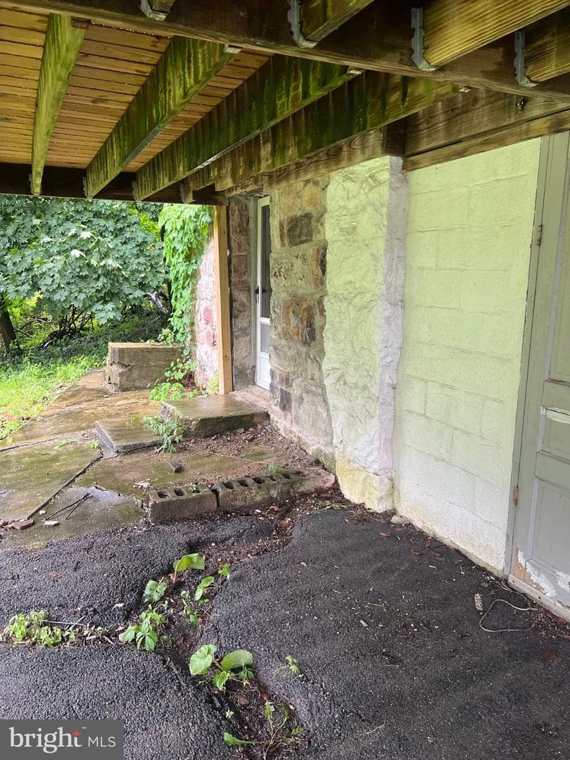 1034 Shades Lane photo 6
