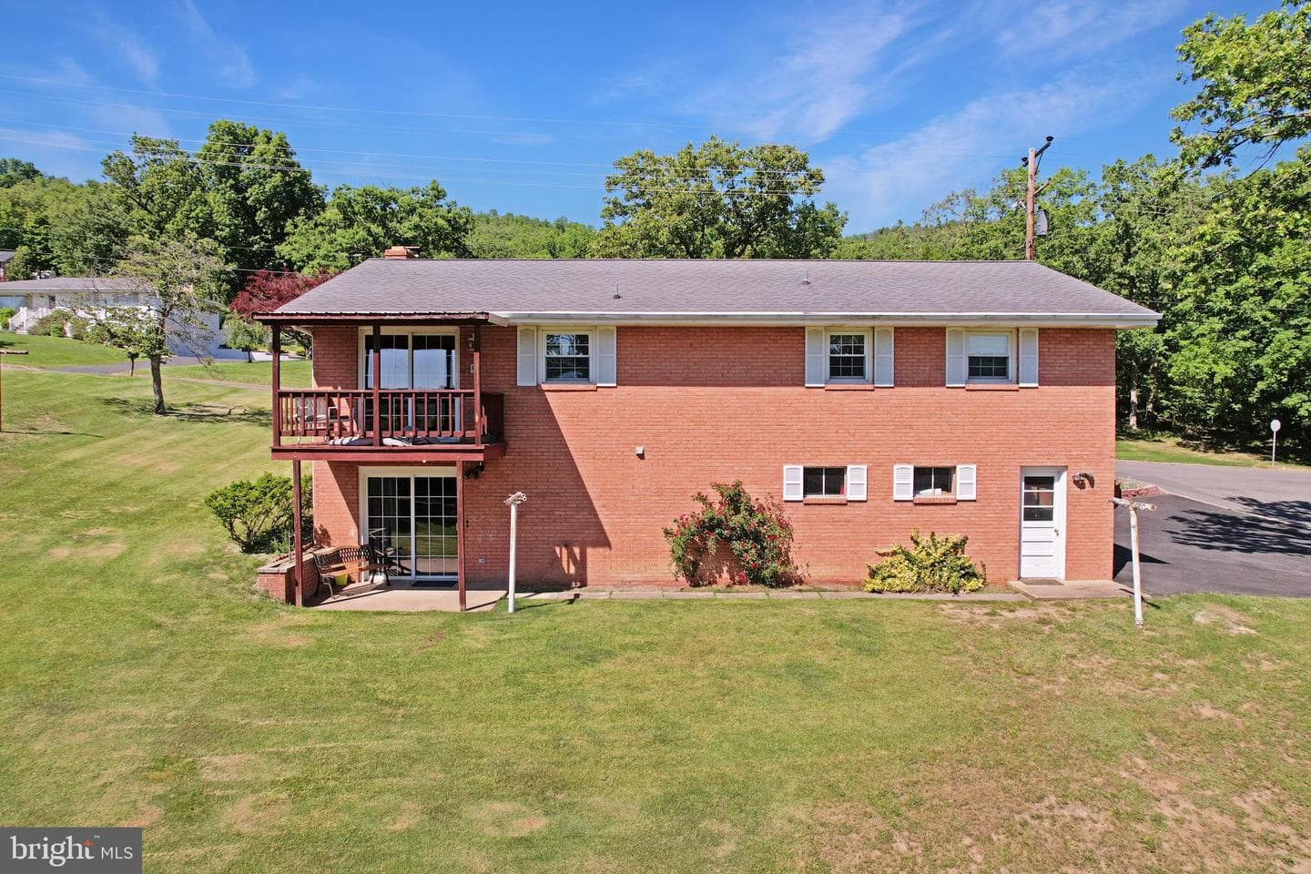 203 Marsh Avenue photo 9