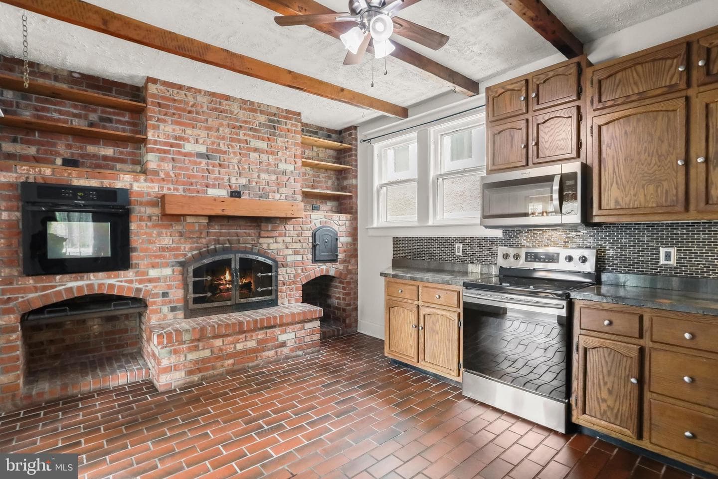 806 Washington Street photo 17