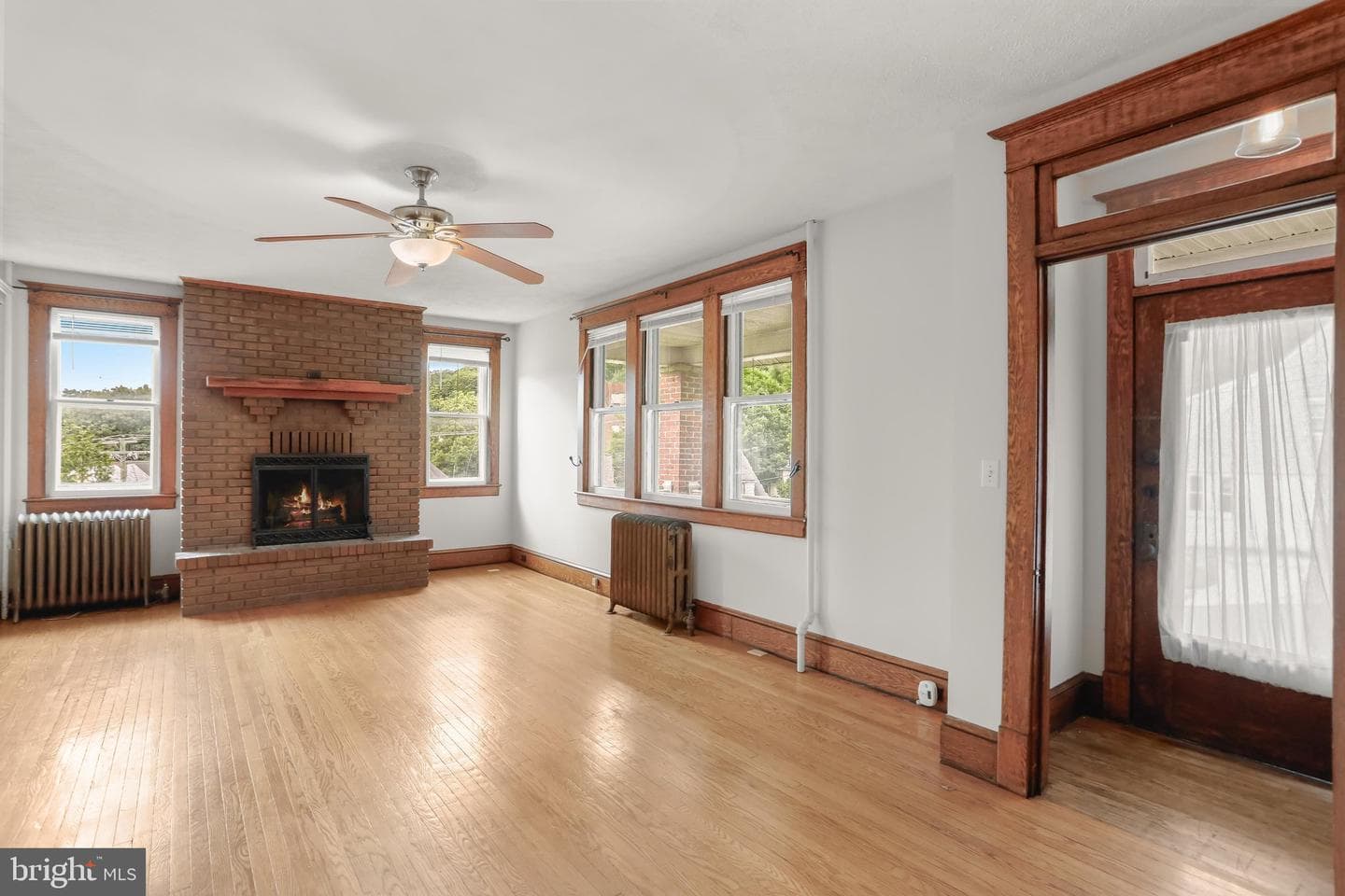 806 Washington Street photo 7