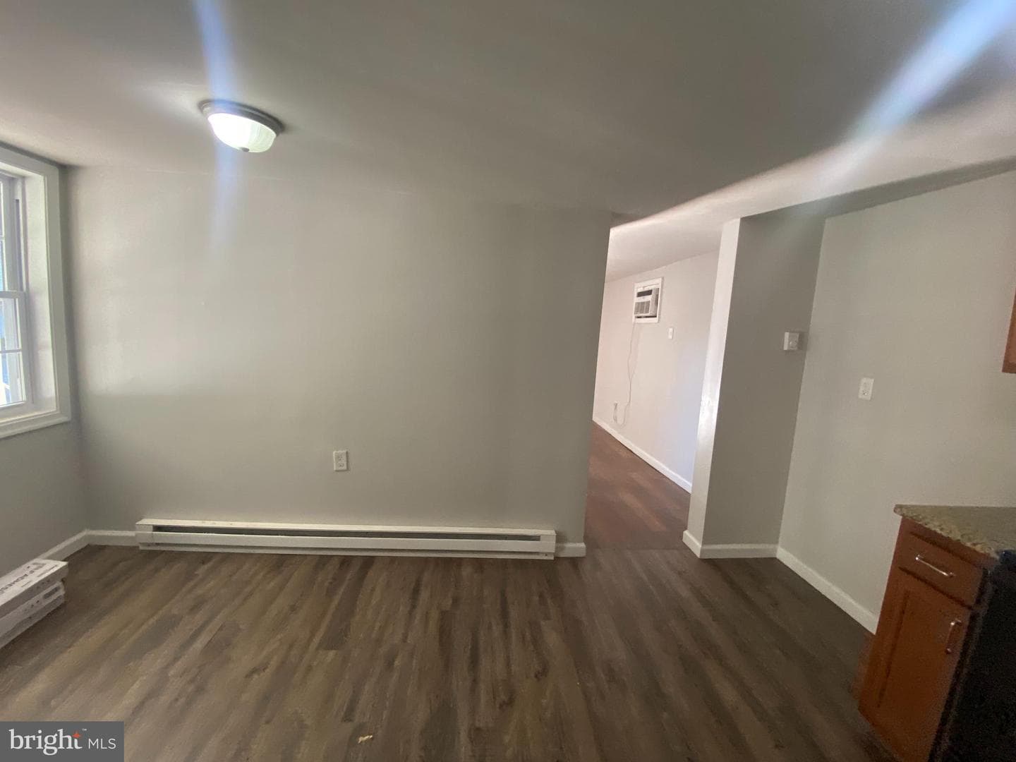 652 Baker Street photo 10