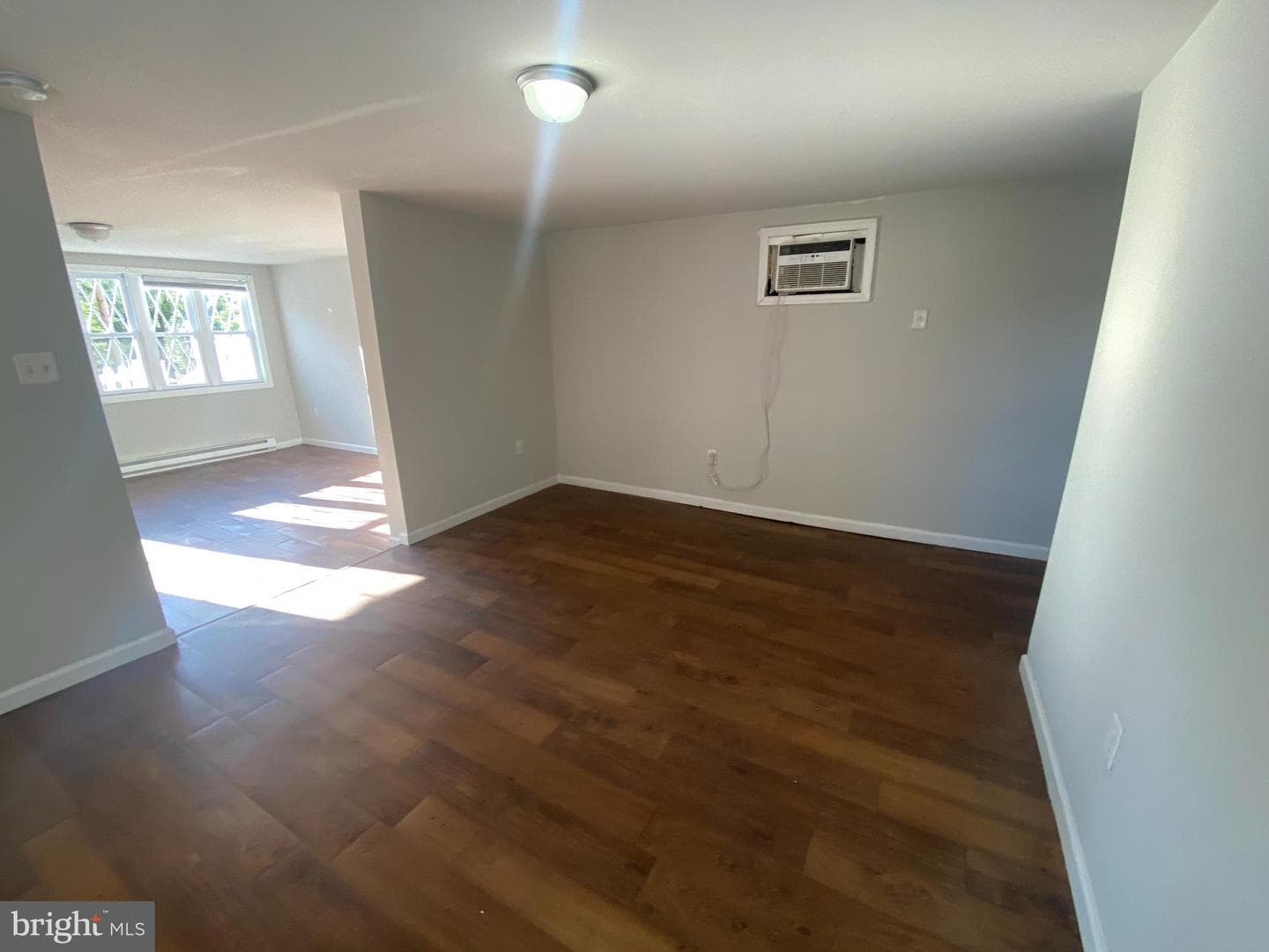 652 Baker Street photo 17