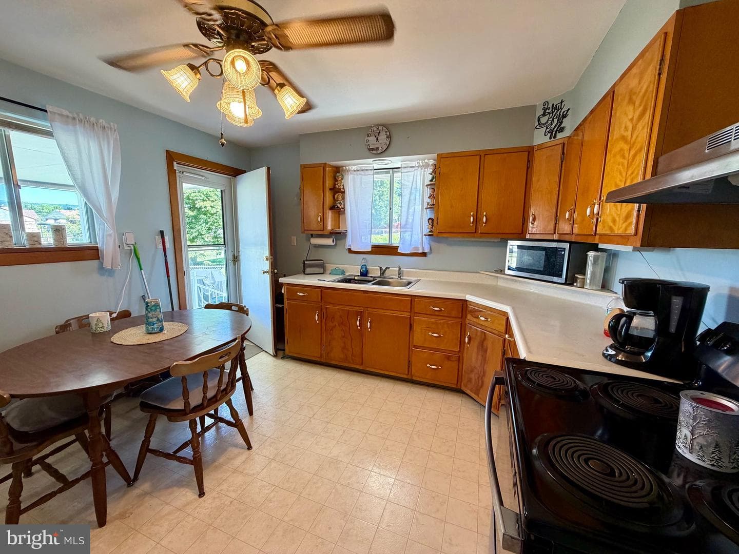27 Moran Avenue photo 9