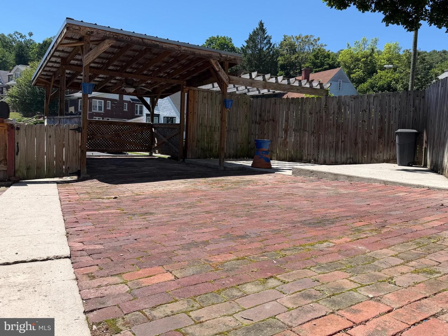 812 Fayette Street photo 3