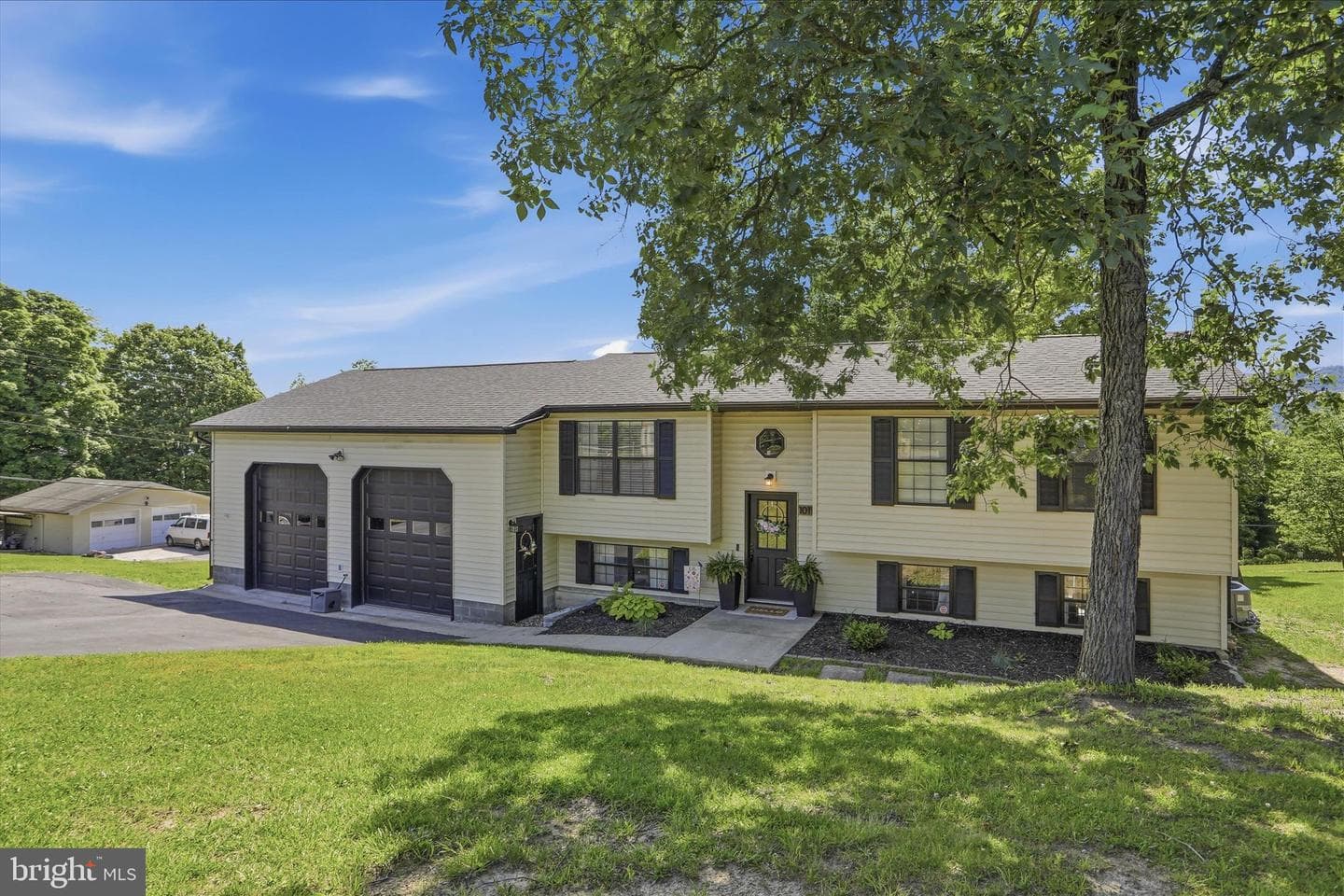 10110 Hillcrest Drive photo 2