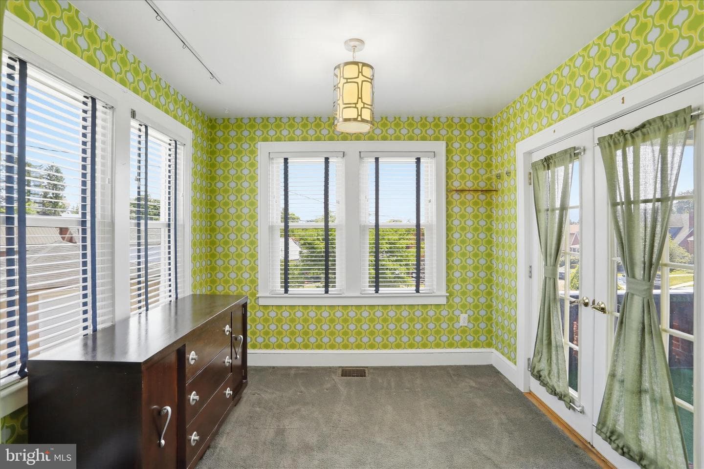 710 Montgomery Avenue photo 18