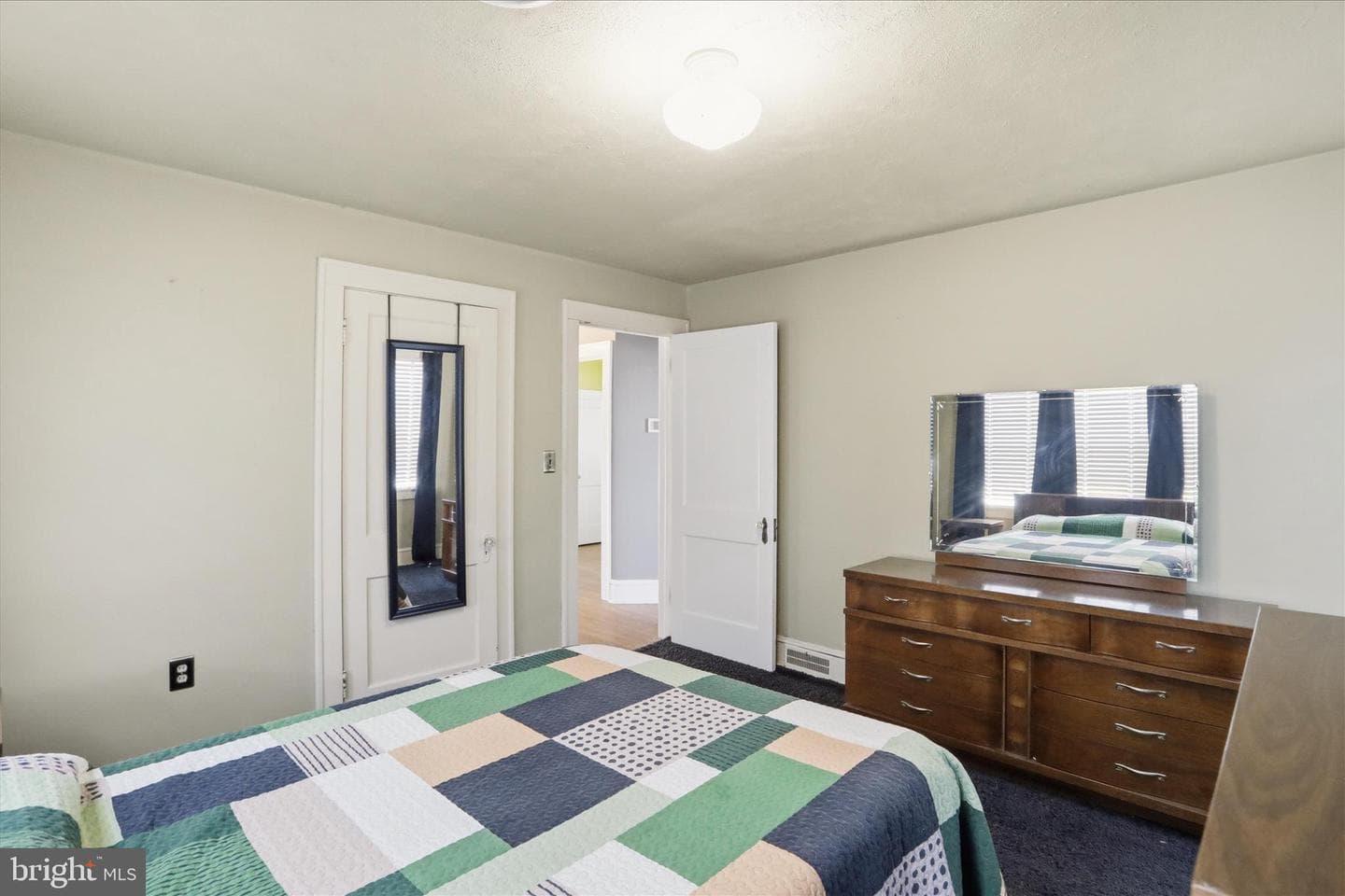 710 Montgomery Avenue photo 33