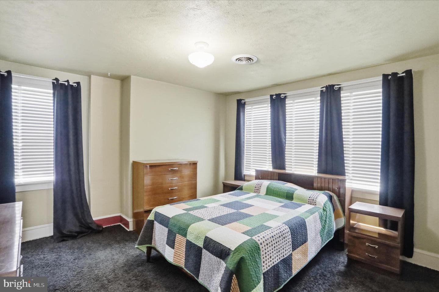710 Montgomery Avenue photo 34
