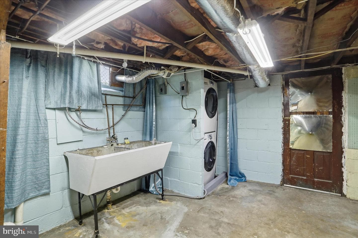 710 Montgomery Avenue photo 37