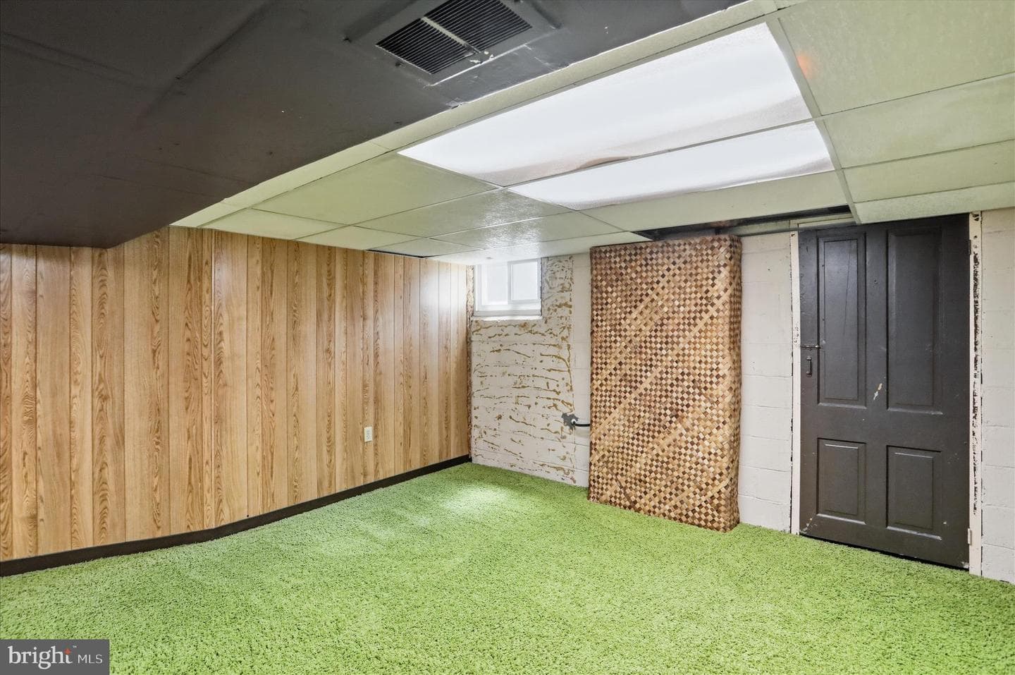 710 Montgomery Avenue photo 39