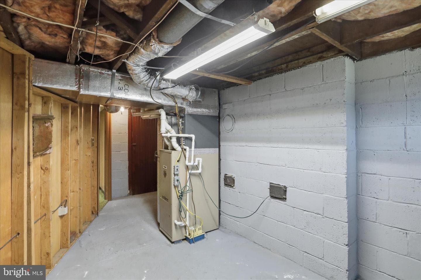 710 Montgomery Avenue photo 42