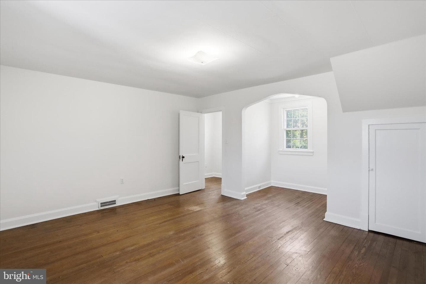 808 Memorial Avenue photo 28